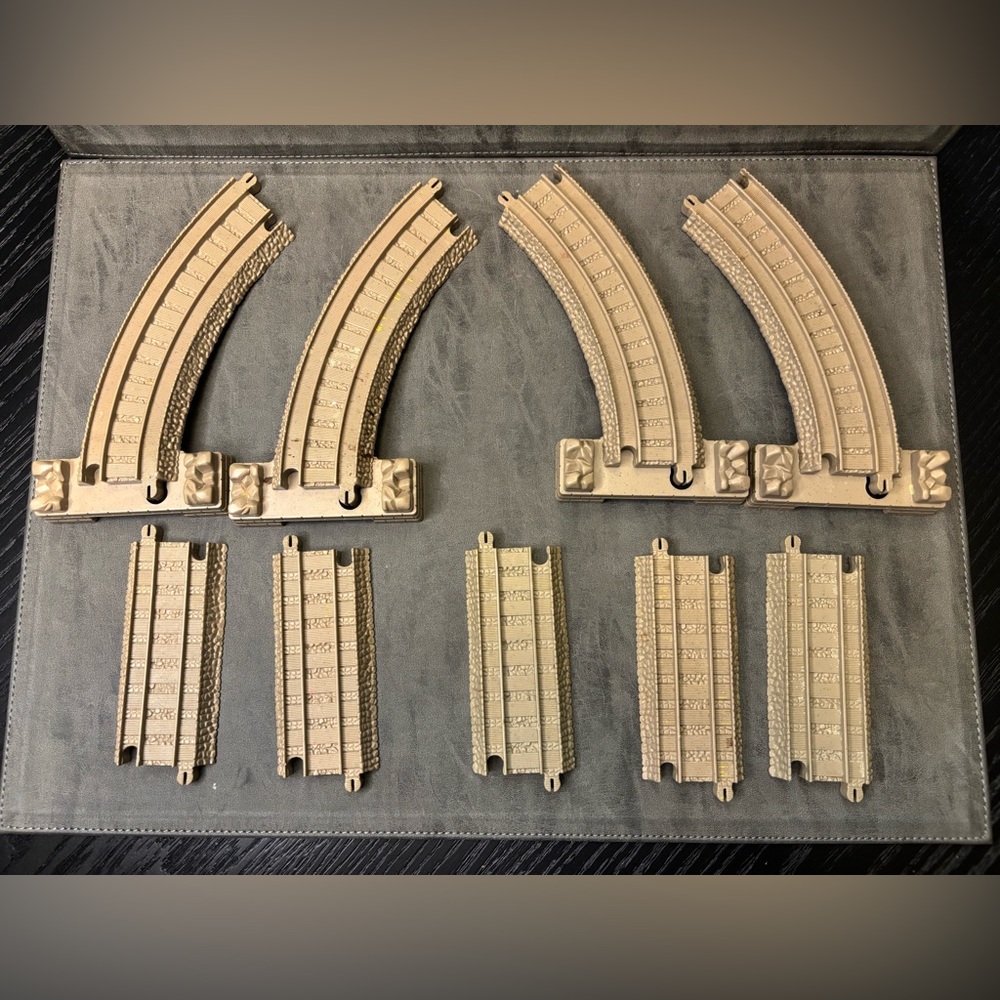 Thomas & Friends Four Curved Ramp and Five Small Straight plastic tracks